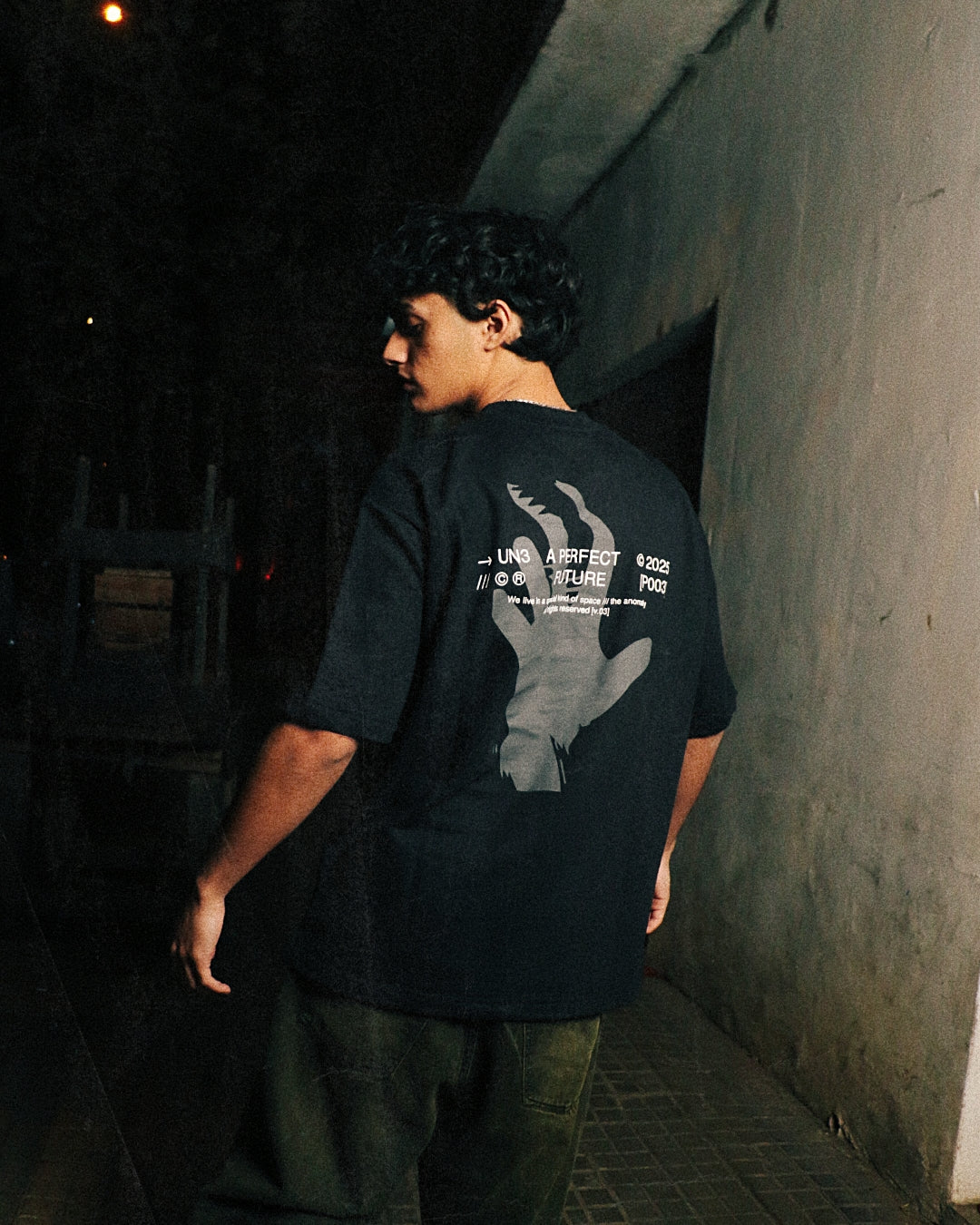 PERFECT FUTURE - OVERSIZED T-SHIRT